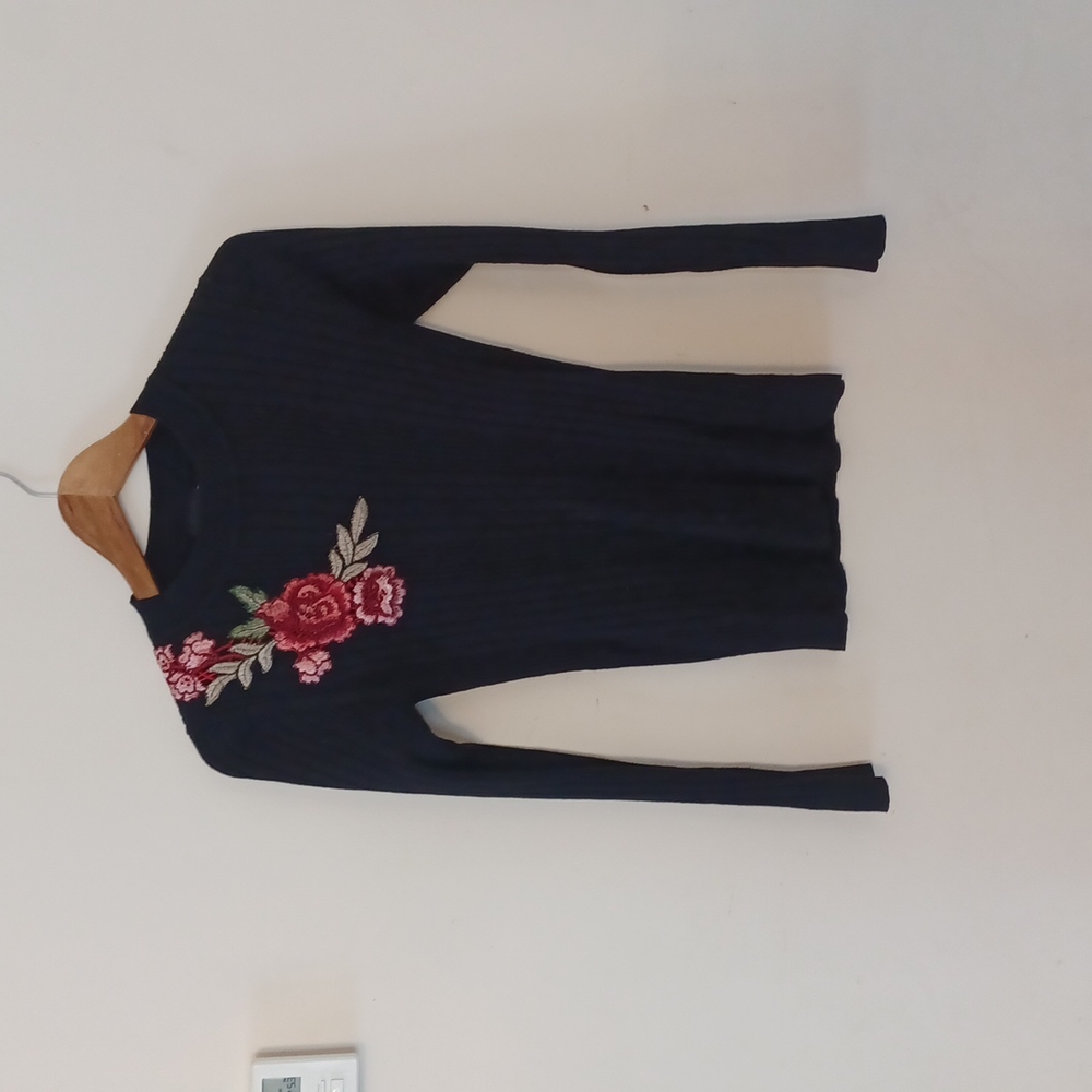 Cliche Black ribbed applique sweater, size S